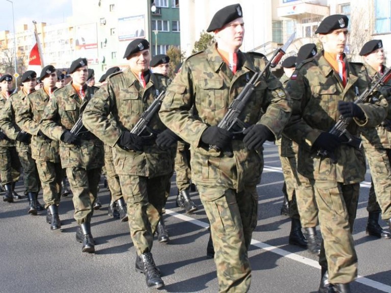 Praca w wojsku czeka