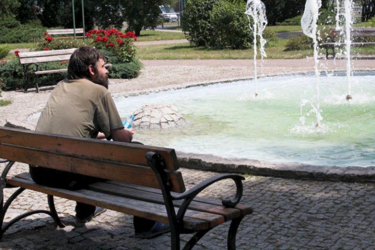 Uciekł z domu, zamieszkał w parku