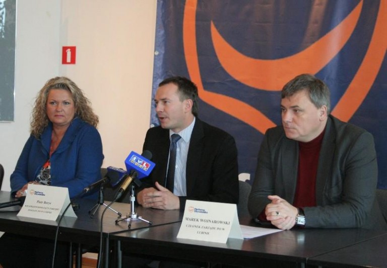 Krytyka pod przykrywką przyjaźni