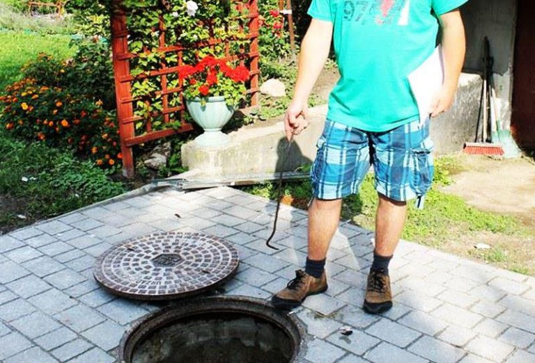 Albo nie ma wcale albo leci brudna