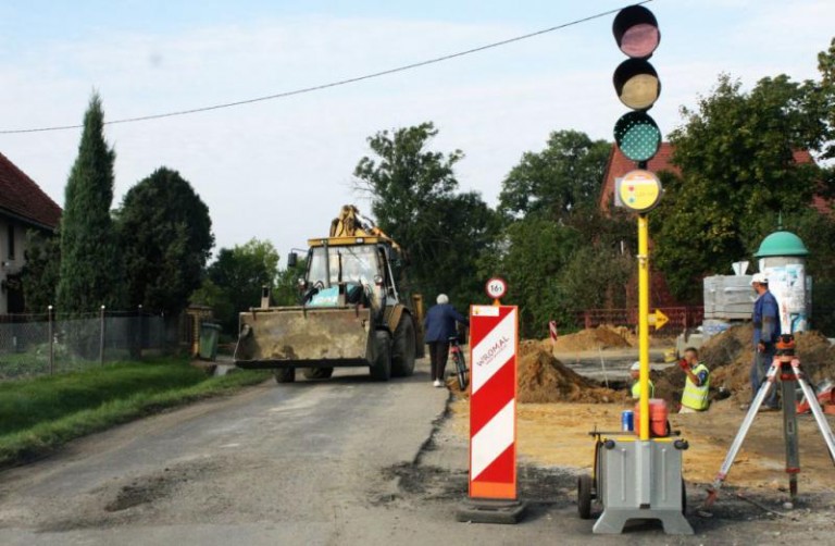 Lada dzień położą asfalt