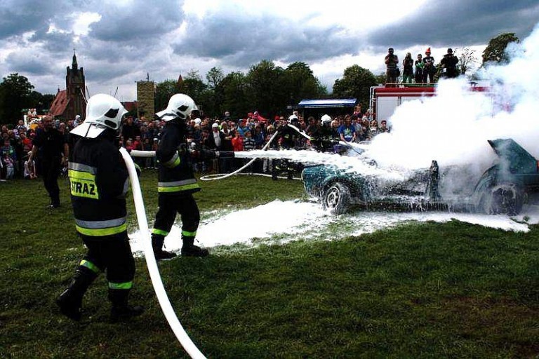 Dużo ognia i strażacy