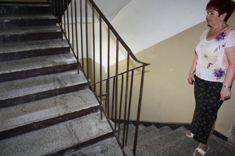 Brudno na klatce? Posprzątaj sam