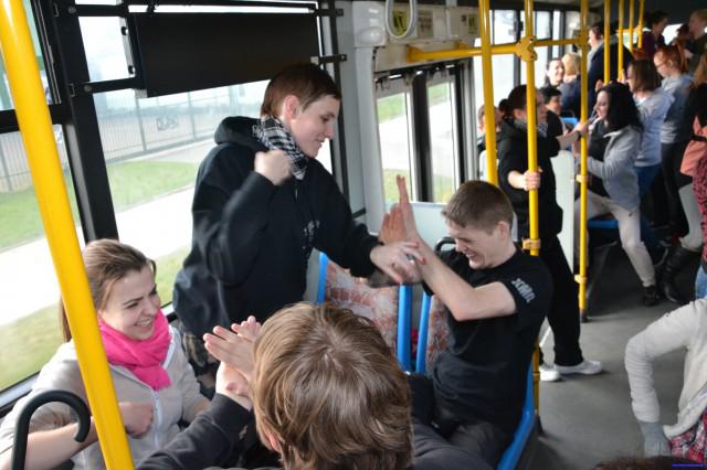 Biły się w galerii i w autobusie