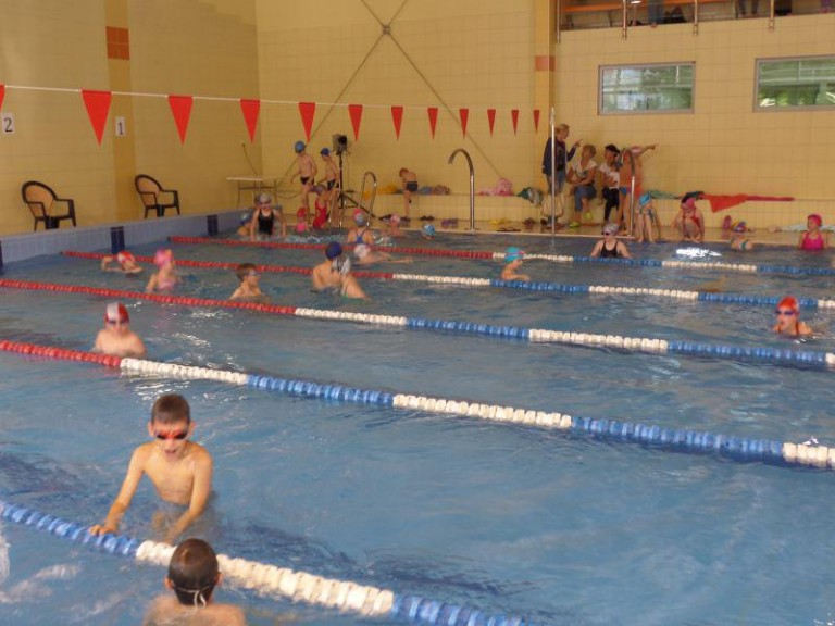 Zawody pływackie dla dzieci