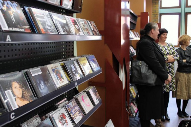 Zapełniają półki – Łącznik otwarty