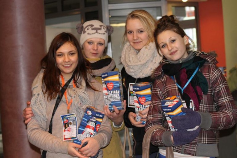 Puszki pełne pieniędzy