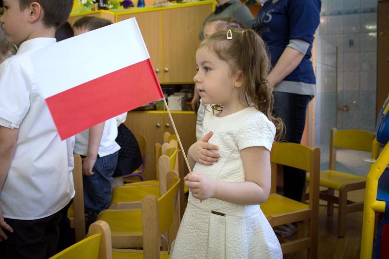 Maluchy świętują Dzień Flagi
