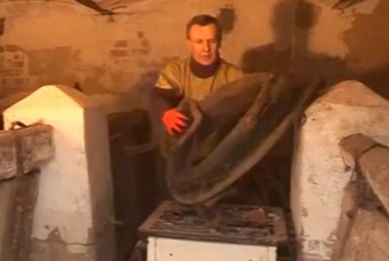 Zamurował je, żeby chronić