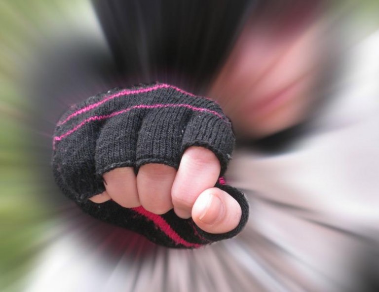 Uderzył policjanta i policjantkę