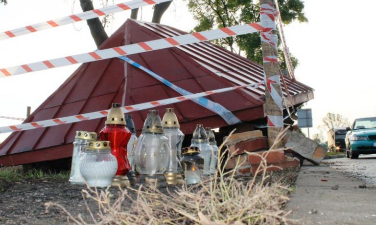 Potrójna śmierć na drodze