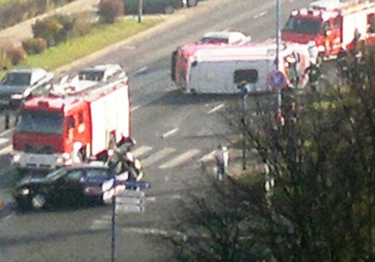 Zderzenie karetki z BMW