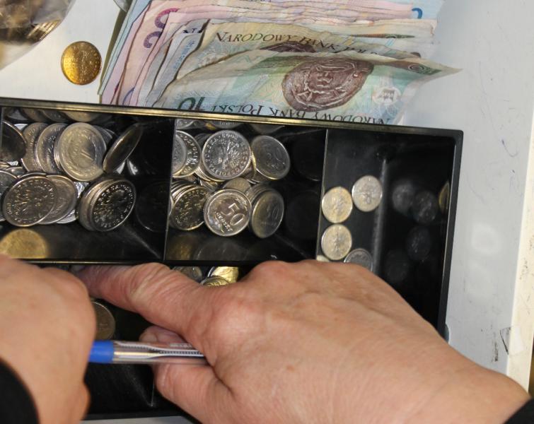 Potrzebni kelnerzy, mechanicy i sprzedawcy