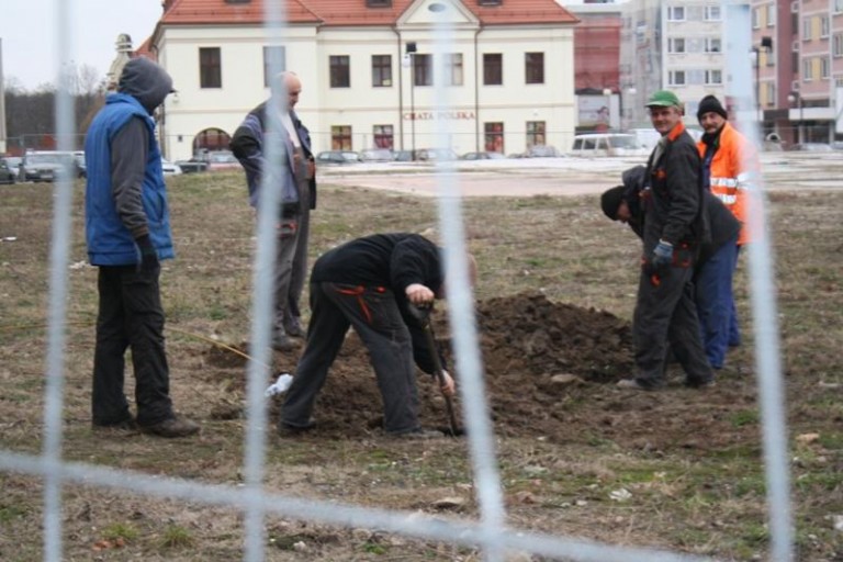 Wykopki w dziurze mniej tajemnicze