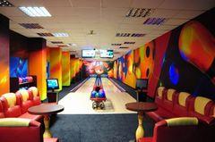 Graj w bowling i kręgle