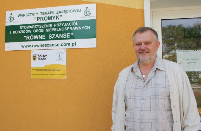 Wyciągają niepełnosprawnych z domów