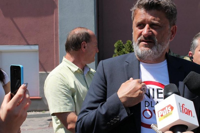 Palikot w Lubinie o sarnie z krzesłem na głowie