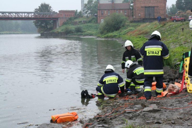 Strażacy nad Odrą
