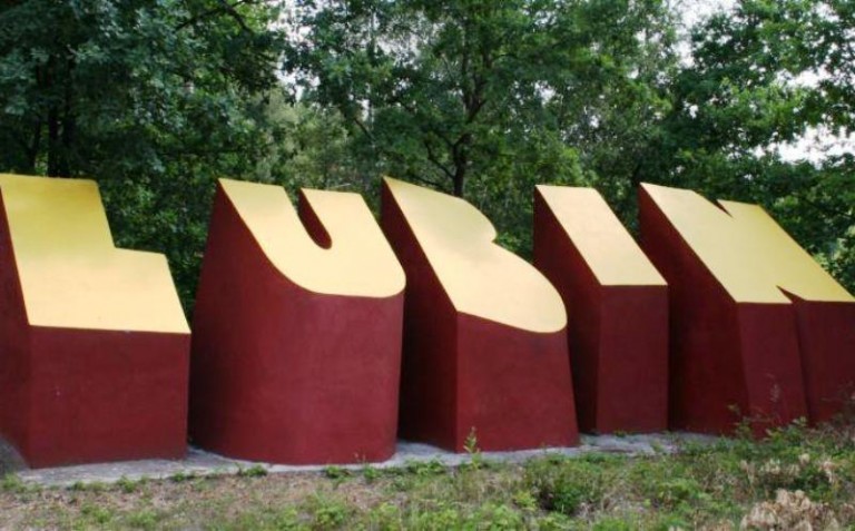 Zadłużeni przez marszałka