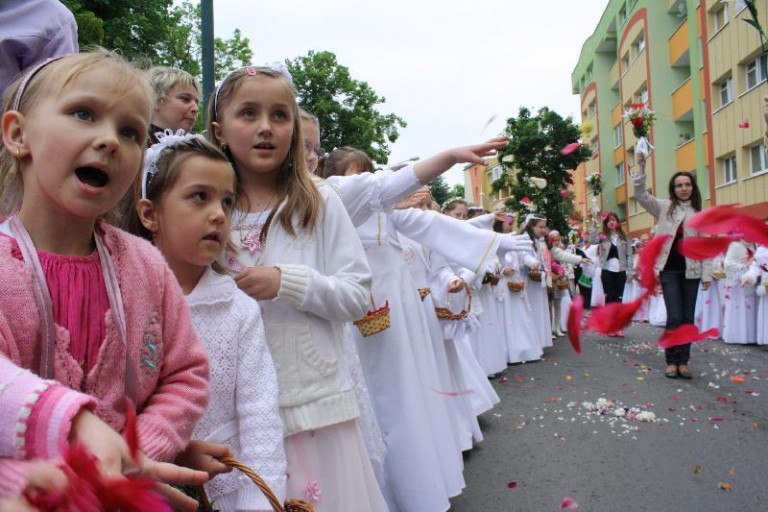 Utrudnienia przez procesję