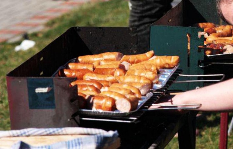 Ukradli rowery i grilla z plebanii