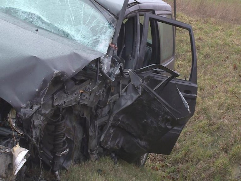 Volvo uderzyło w ciężarówkę