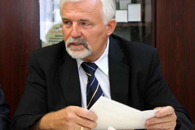 Zbrzyzny: Rada brnie w bagno