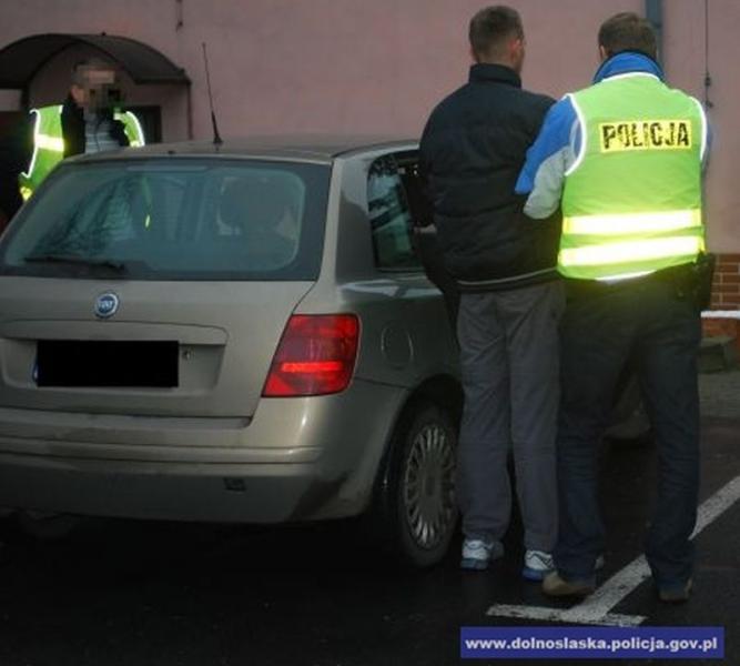 Internetowy oszust zatrzymany