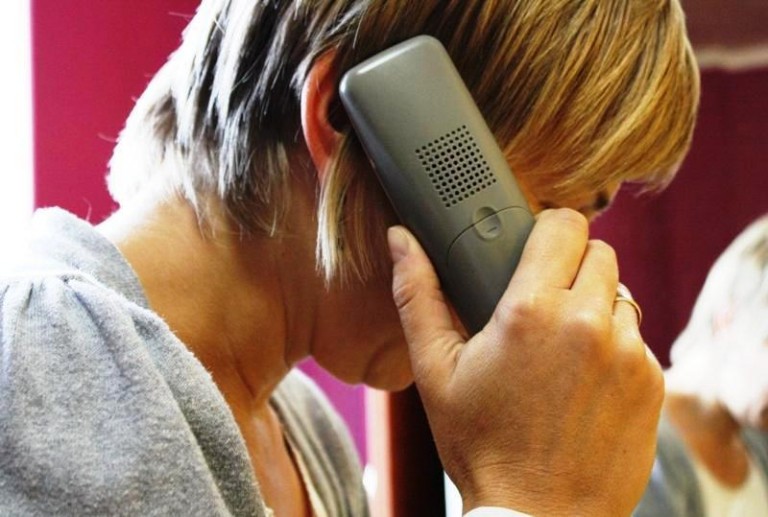 Oszuści nękają telefonami