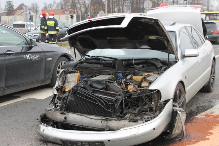Mercedes wjechał w audi