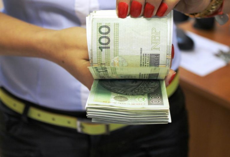 Dają 200 zł i próbują okraść