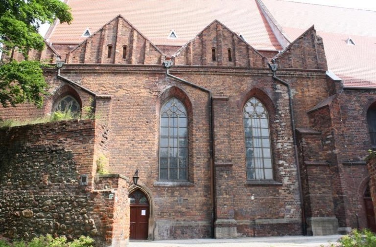 Oficjalne i nieznane dzieje zabytków