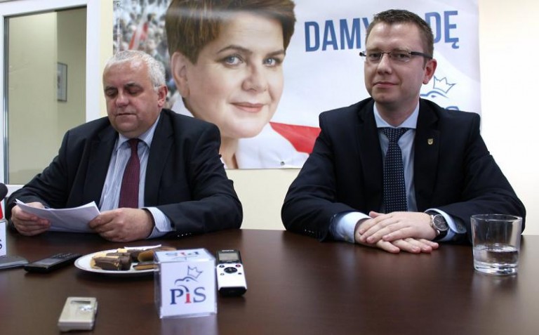 Siedem mandatów dla PiS?