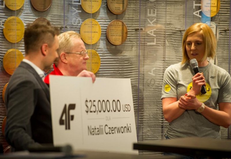 Czerwonka dostała 25 tys. dolarów!