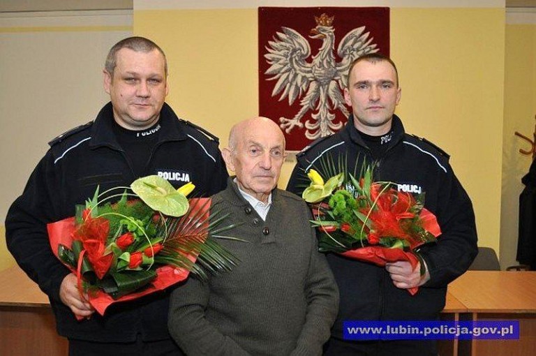 Policjanci uratowali mu życie