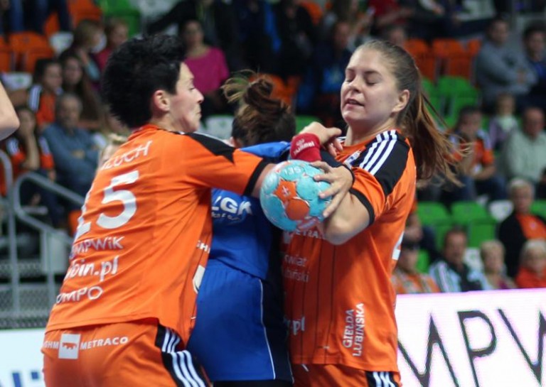 Czwarte zwycięstwo piłkarek ręcznych