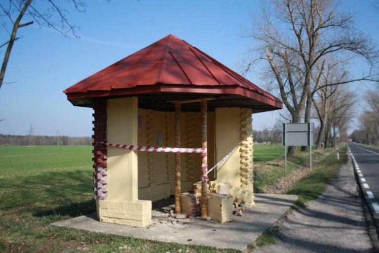Zdradziła go tablica