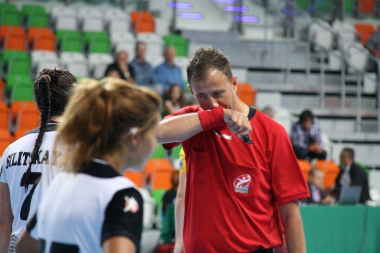 Austriaczki na łopatkach