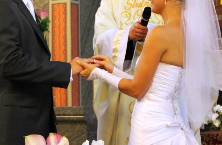 Moda na ślub z obcokrajowcem