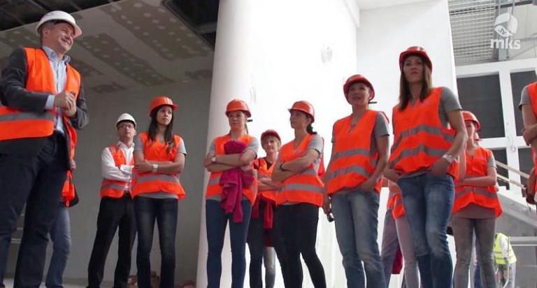 Szczypiornistki w nowej hali