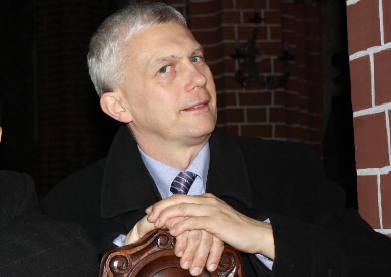 Stery w rękach „politycznych oficerów”
