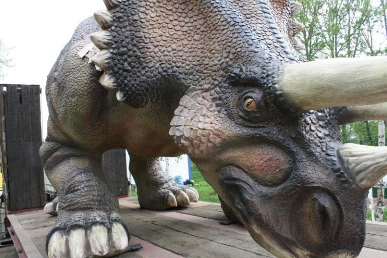 Pierwszy dinozaur już jest