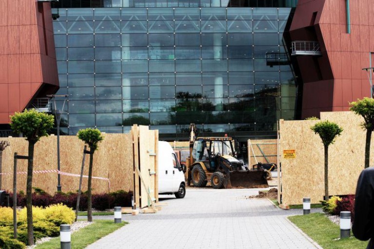 Niespodzianka pod galerią