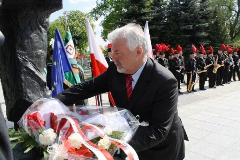 W święto pracy pod pomnikiem