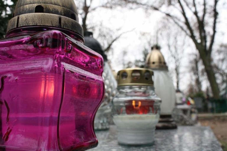 Dziś na cmentarzach