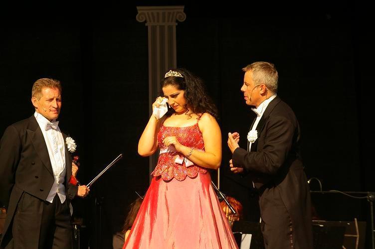 Trochę operetki, trochę teatru