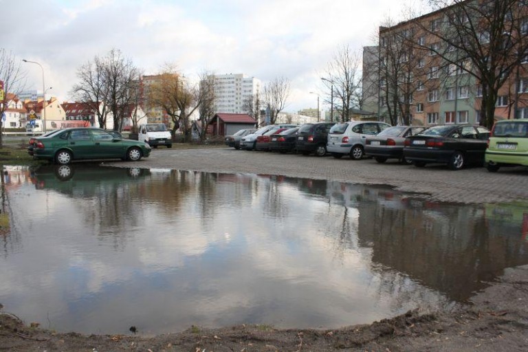 Parking nad rozlewiskiem