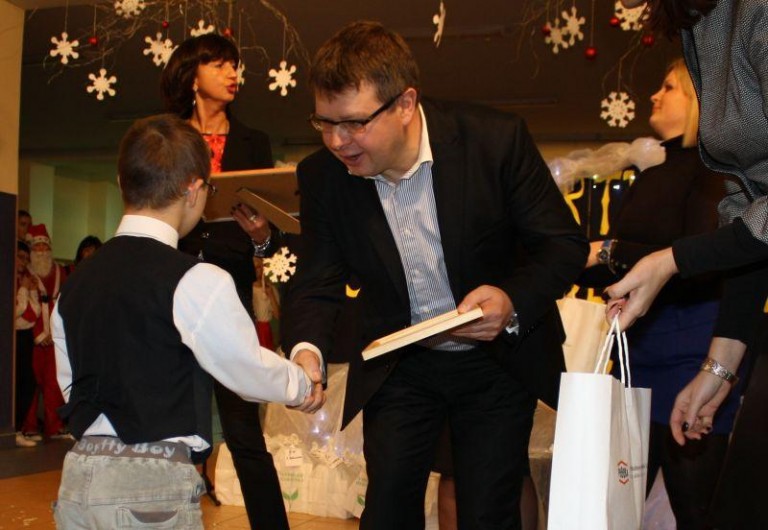 Zwycięska choinka na kartce PeBeKa