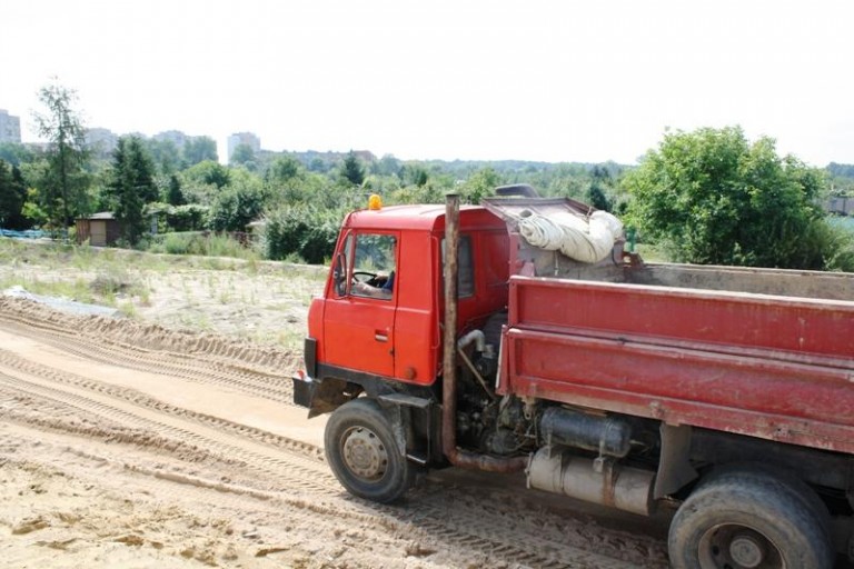 Raj dla kierowców, utrapienie dla działkowców