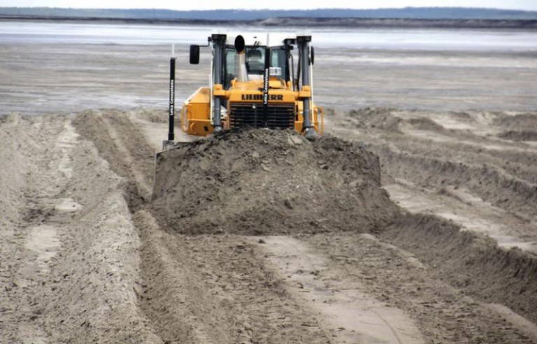 Nowoczesne spycharki na Żelaznym Moście